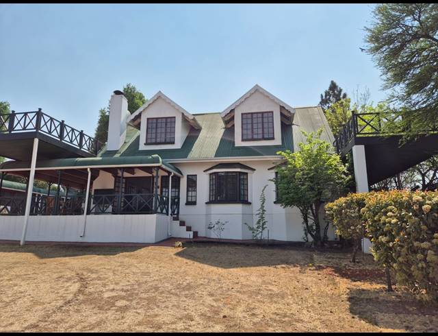 4 BEDROOM TOWNHOUSE FOR SALE IN VAALVIEW